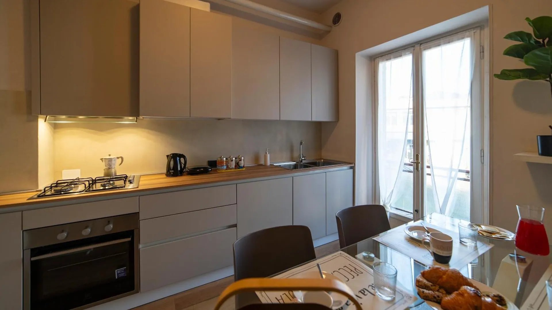 Apartmán Business House Costa Volpino 0*,